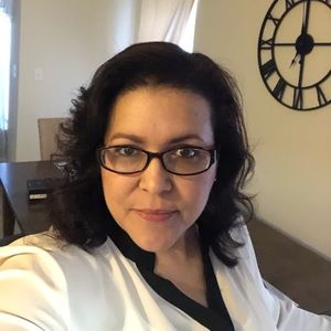 Meet your Posher, Monique